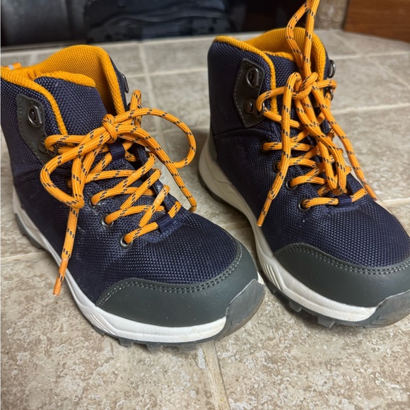 “All in Motion” brand hiking style boot - Picture 2 of 3